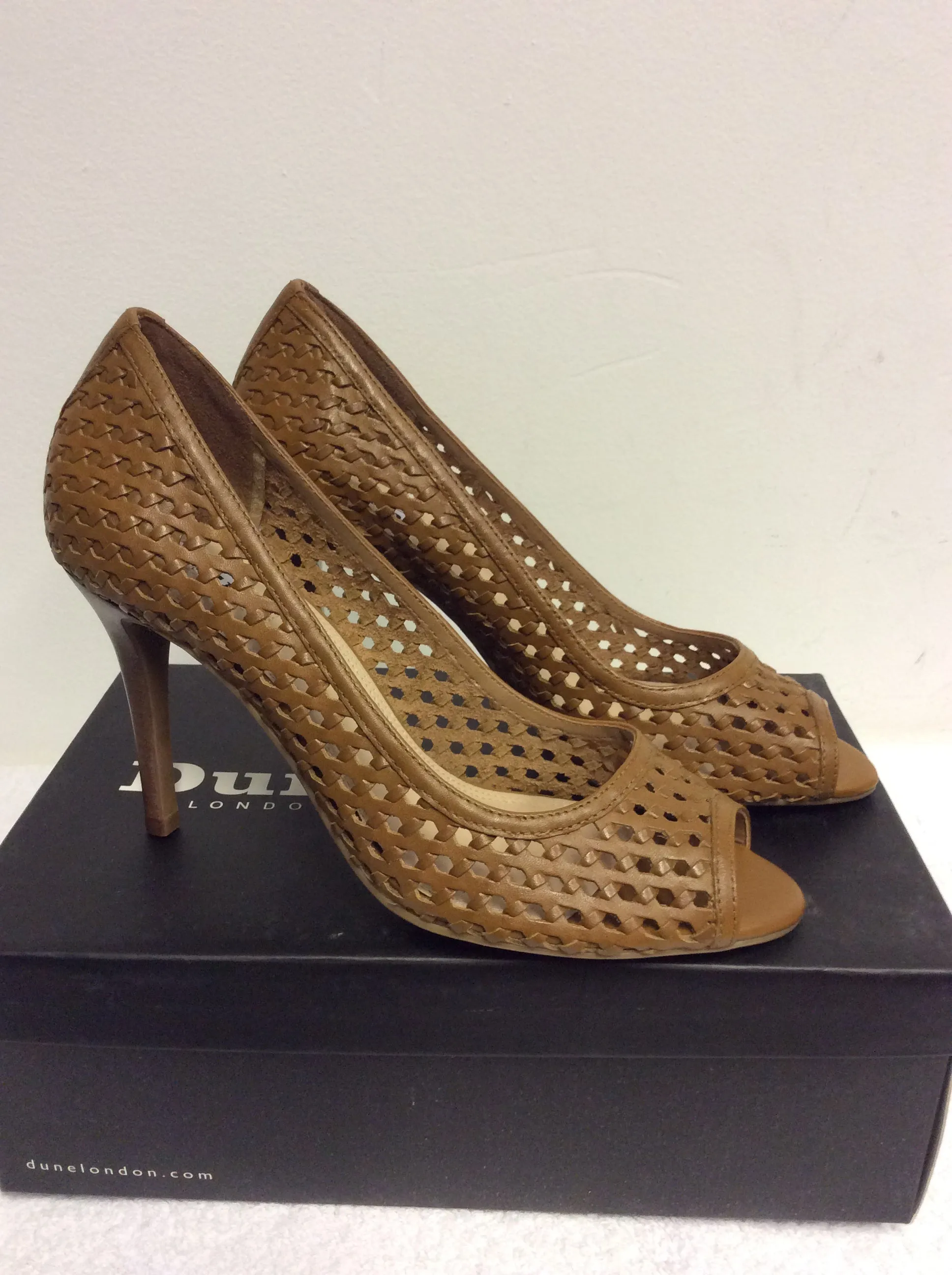 BRAND NEW DUNE TAN LEATHER WOVEN PEEP TOE HEELS SIZE 7/40