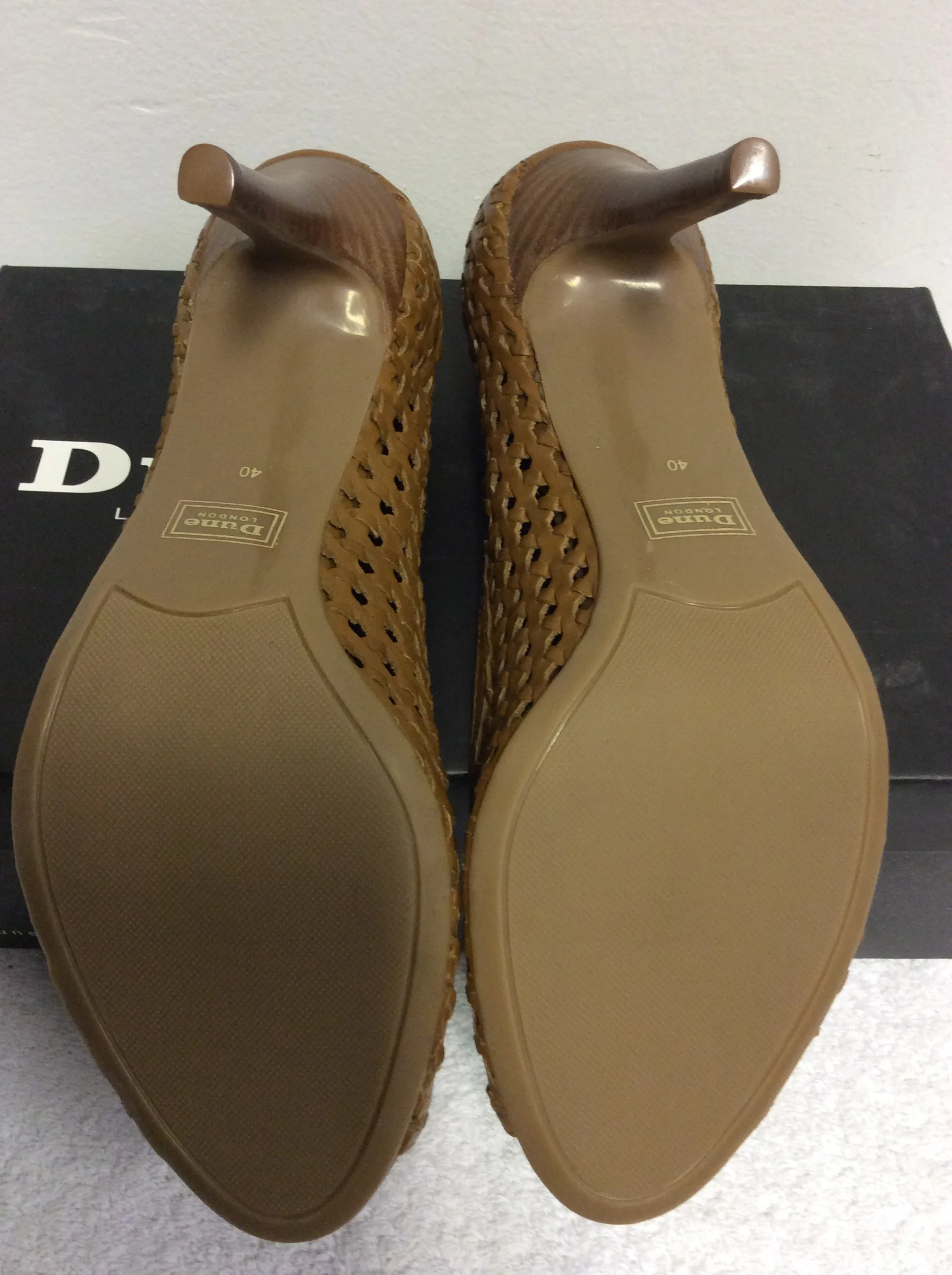 BRAND NEW DUNE TAN LEATHER WOVEN PEEP TOE HEELS SIZE 7/40