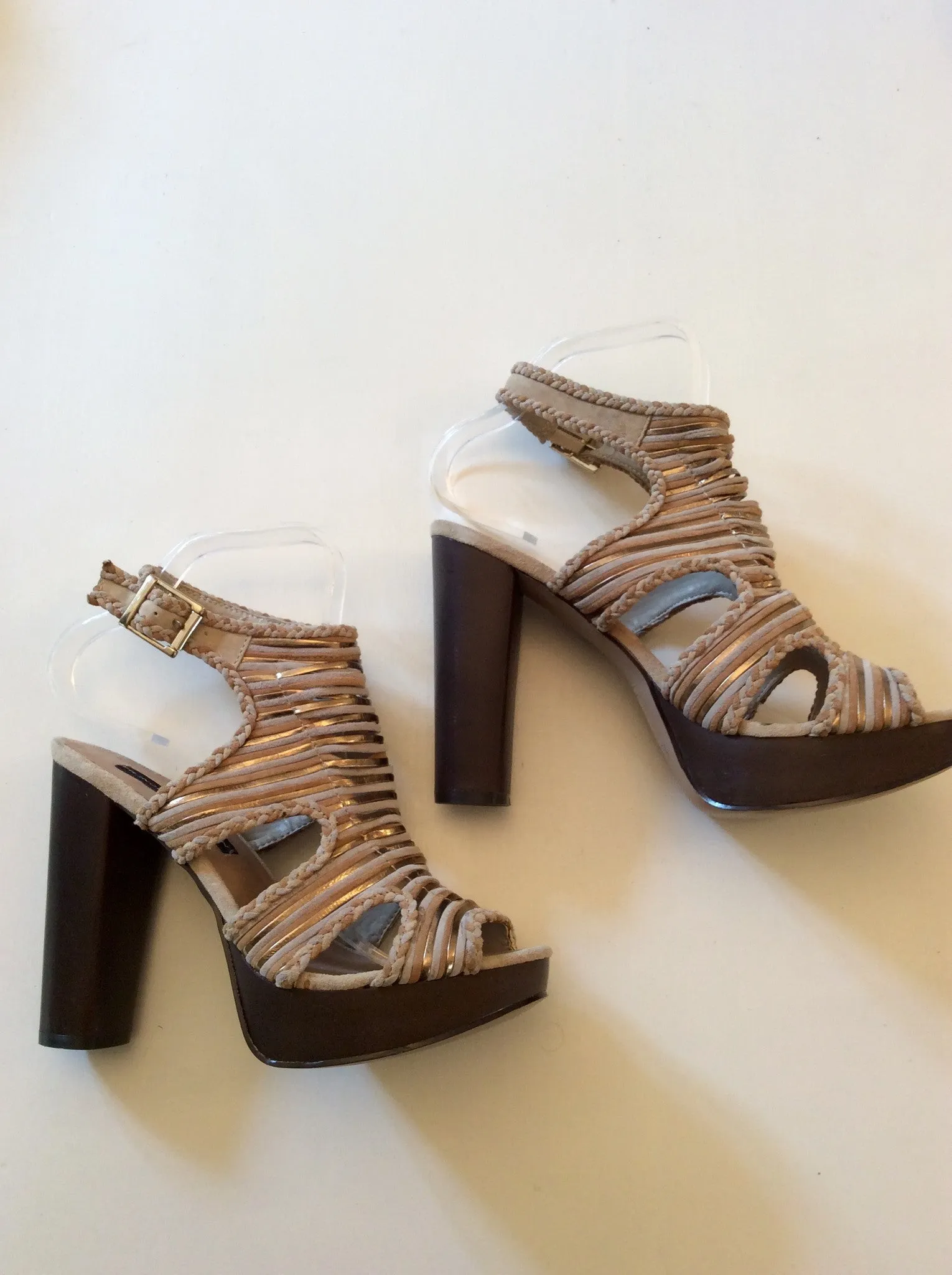 BRAND NEW FRENCH CONNECTION BEIGE & GOLD SUEDE PLATFORM SOLE HIGH HEEL SANDALS SIZE 5/38