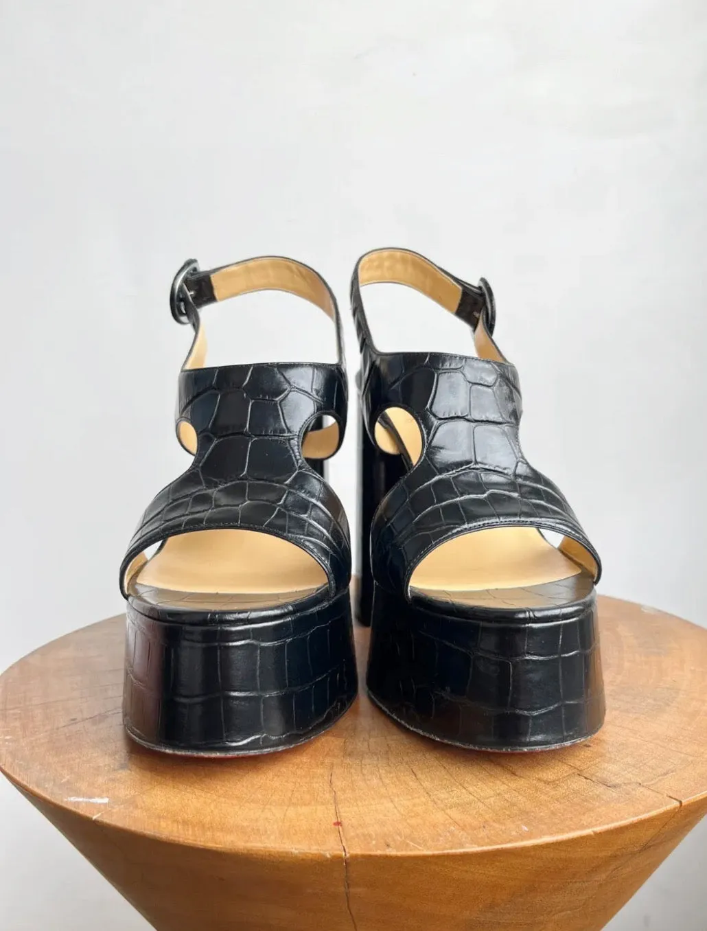 EMBOSSED PLATFORM HEEL