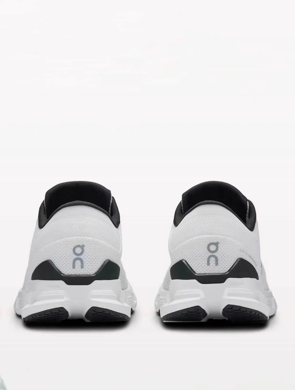 ON Running Cloud X 4 Sneaker